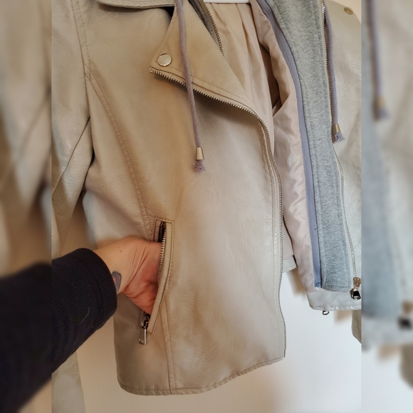 Beige leather jacket. - Picture 5 of 6
